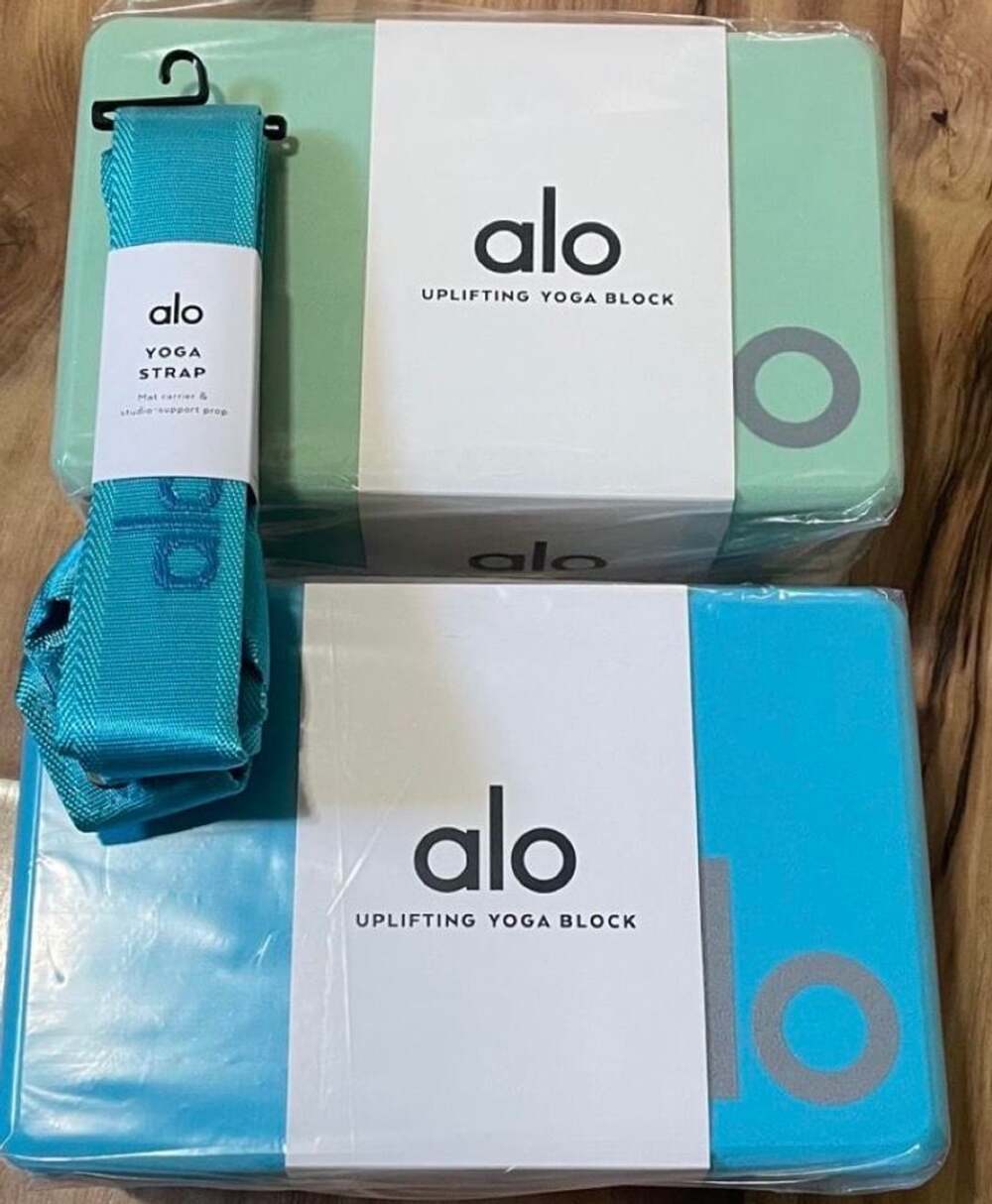 Alo Yoga Uplifting Yoga Blocks And Strap Set